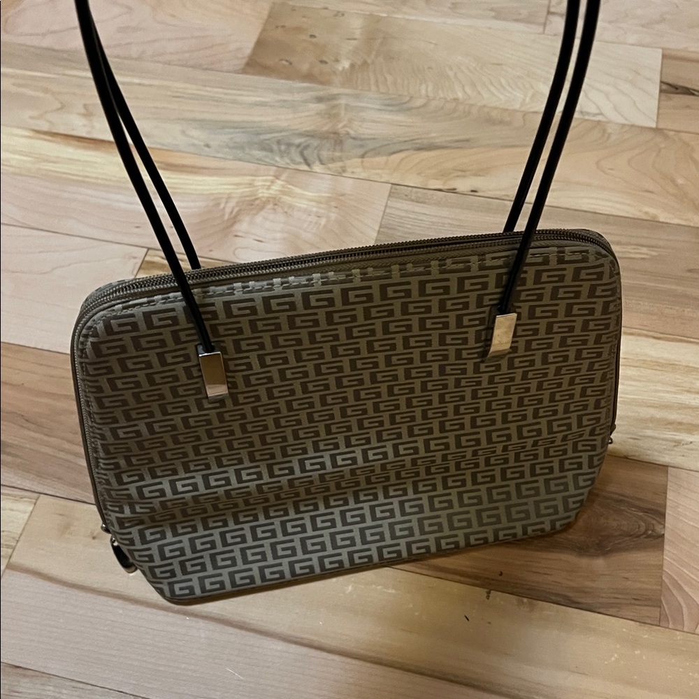 Stylish Veneto Vintage Handbag - Picture 10 of 13